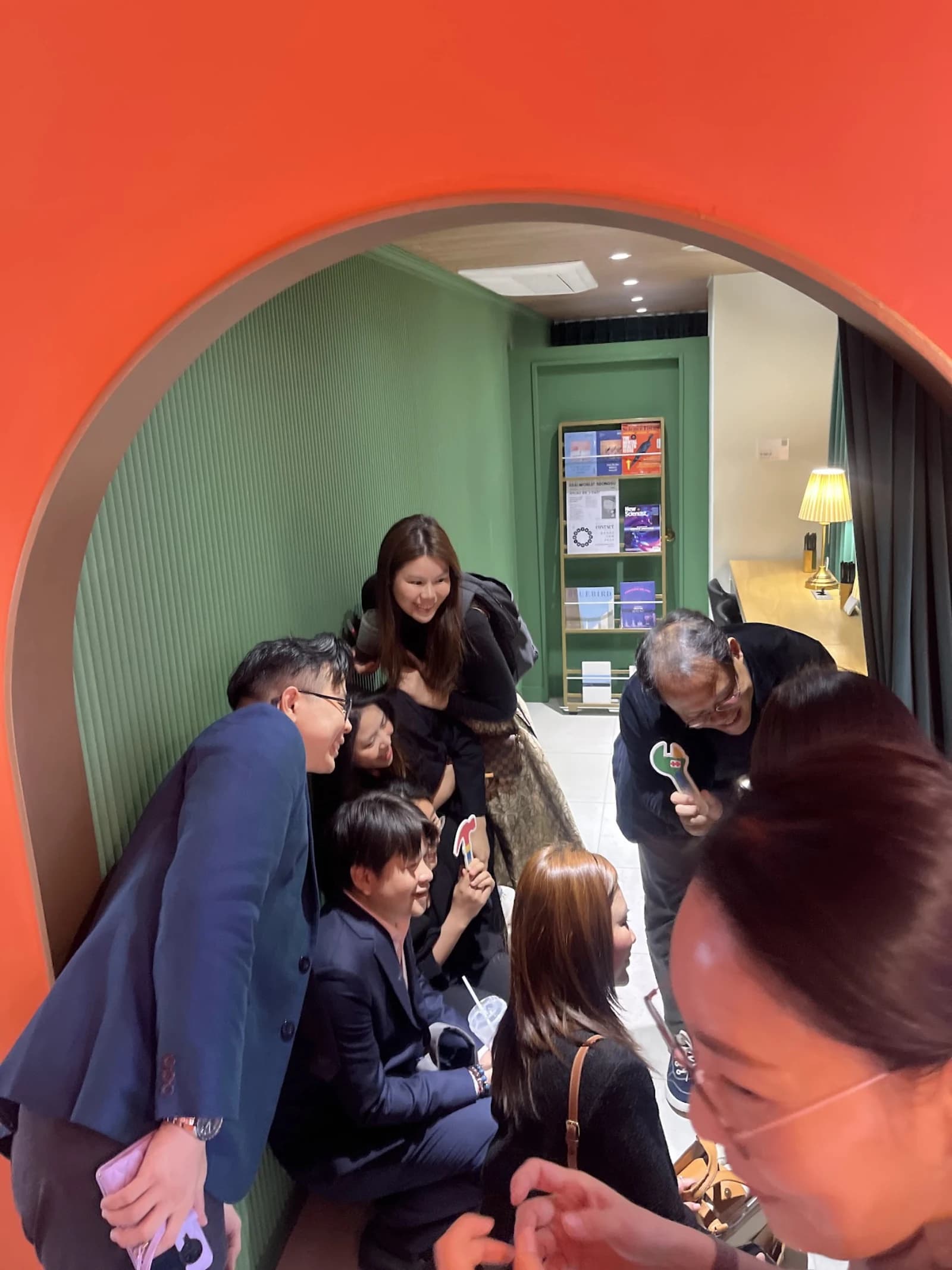 Players in the Realworld Seongsu story — moment 4