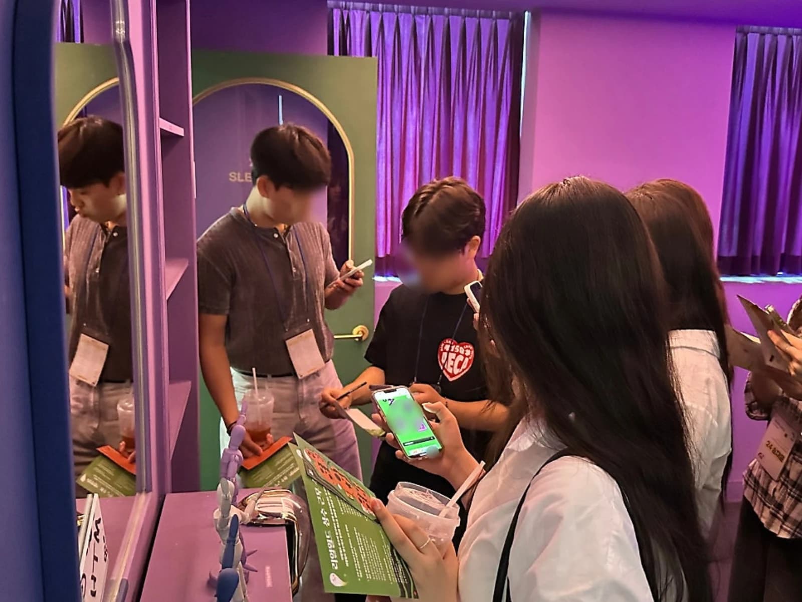 Players in the Realworld Seongsu story — moment 5